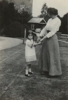 Janie Bussy; Dorothy Strachey, fotografo sconosciuto, stampa istantanea vintage, circa 1912, National Portrait Gallery, London